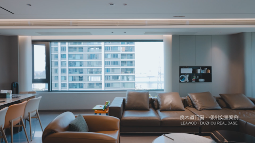 良木道門窗：簡(jiǎn)約時(shí)尚，奢華品質(zhì)，打造都市舒適生活